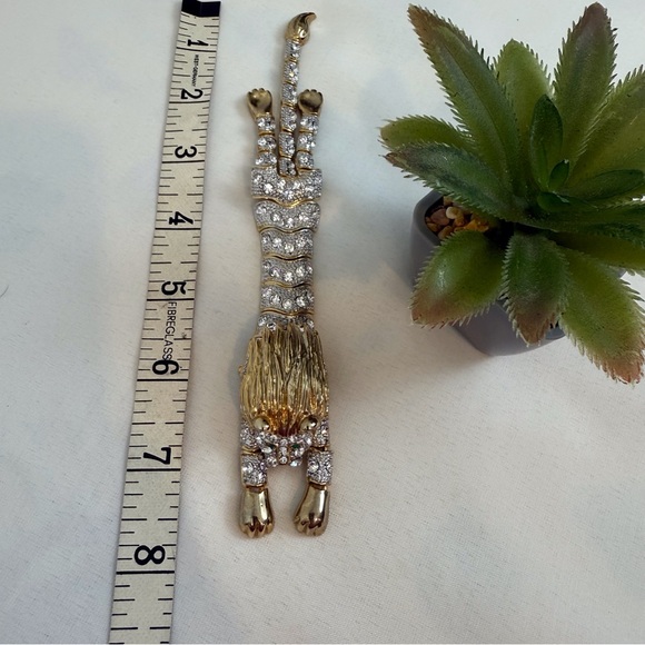 Rhinestone Gold Tone Articulated Lion Brooch - Picture 11 of 16